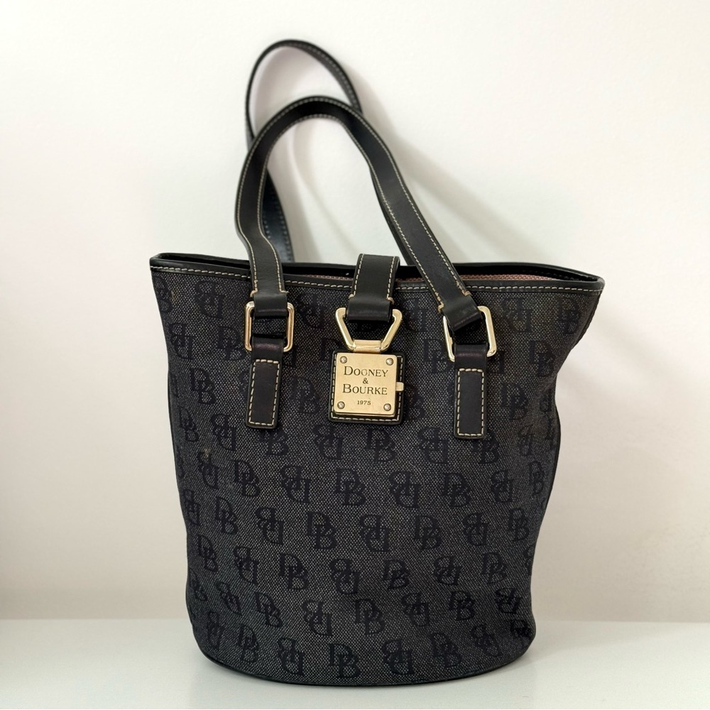 Dooney & Bourke vintage bucket bag purse Black Gold Hardware